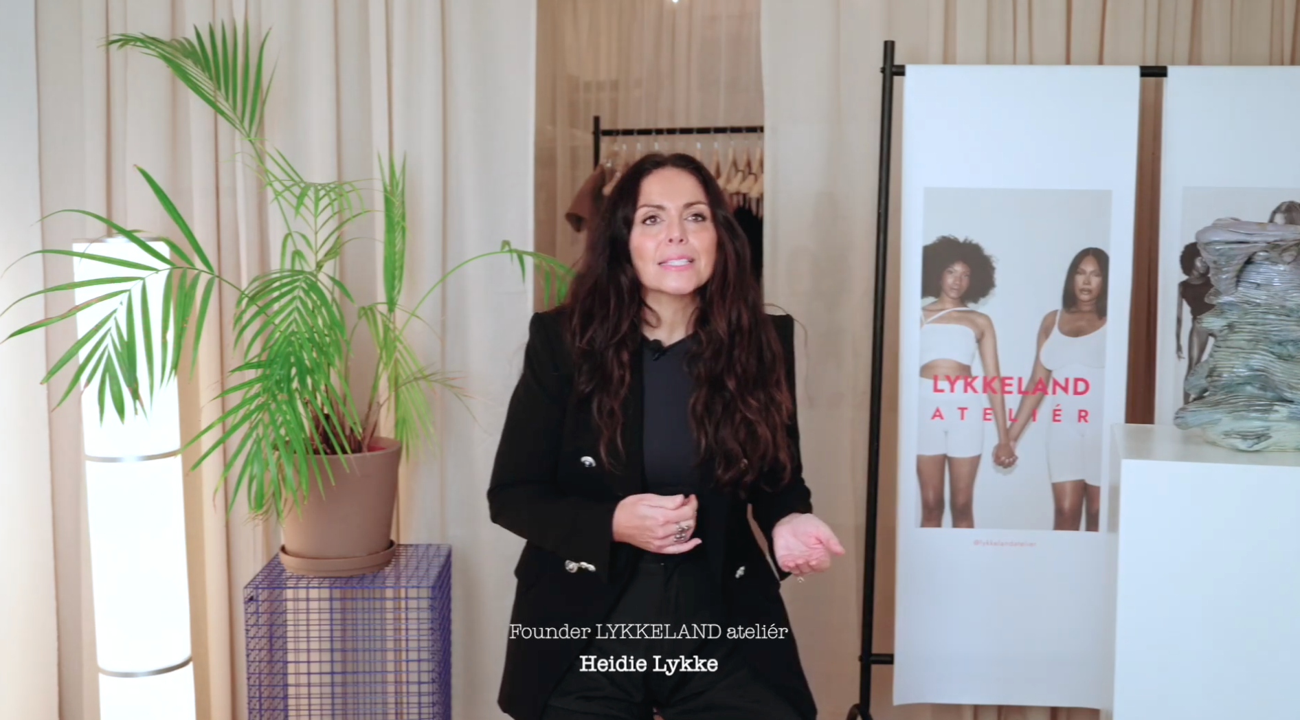 Load video: Hvad betyder Dansk Design for LYKKELAND ateliér ?